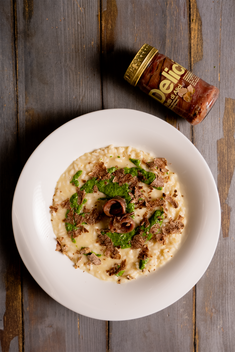 Risotto burro e tartufo con alici aromatizzate al tartufo e salsa verde al prezzemolo